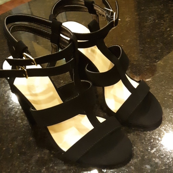 Heels - Picture 3 of 3